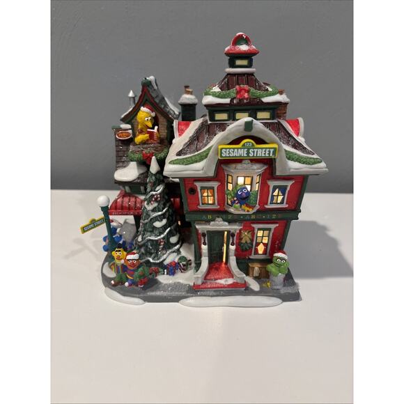 Dept 56 North Pole Series Sesame Street At The North Pole - Picture 8 of 16